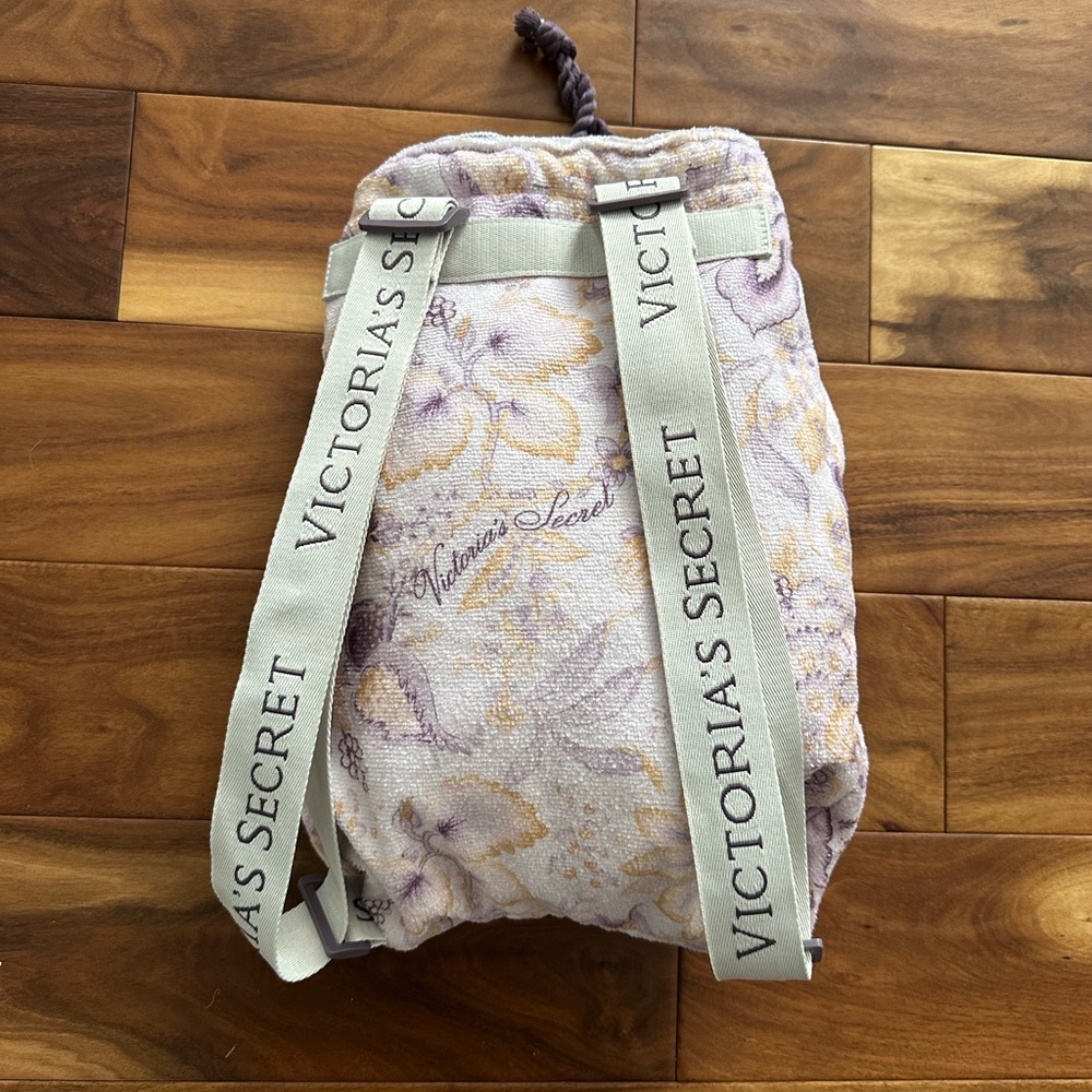 Victoria's Secret 2-in-1 Packable Beach Towel Backpack NWT - Picture 5 of 8